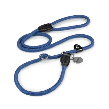 Blaues geflochtenes Hundeleine mit schwarzen Lederakzenten und einem Metallclip zur Befestigung.
