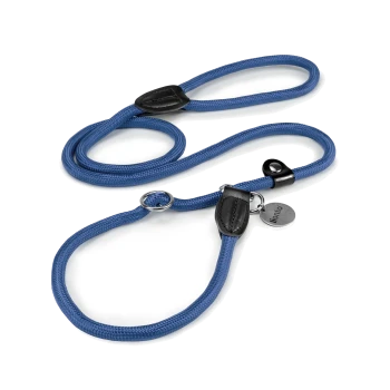 Blaues geflochtenes Hundeleine mit schwarzen Lederakzenten und einem Metallclip zur Befestigung.