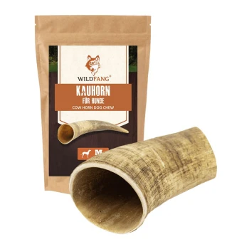 Kuhhorn-Hundekauartikel von Wildfang, verpackt in einer braunen Tüte mit dem Text "KAUHORN FÜR HUNDE" und "COW HORN DOG CHEW."