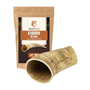 Kuhhorn-Hundekauartikel von Wildfang, verpackt in einer braunen Tüte mit dem Text "KAUHORN FÜR HUNDE" und "COW HORN DOG CHEW."