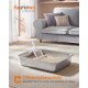 Offenes Katzenklo mit Schaufel auf Teppich im Wohnzimmer; sichtbarer Text: feandrea by SONGMICS HOME, Offene Katzentoilette.