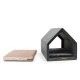 Stylisches Haustierbett-Set mit einem grauen Filzhausbett und einem schwarzen Kissen innen sowie einem separaten rosa Kissen daneben.