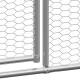 Nahaufnahme eines Metall-Haustiergeheges mit hexagonalem Drahtgeflecht und stabilen Rohrrahmen, die die Verbindungspunkte zeigt.