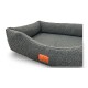 Rechteckiges Haustierbett im Sherpa-Stil in Grau mit erhöhten Seiten und orangefarbigem Label mit der Aufschrift 'PETLIVING'.