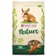 Un sac de nourriture pour lapins Versele-Laga Nature Cuni avec une illustration de lapin marron, avec du texte mettant en avant 'Extra Freshness' et 'Cuni.'