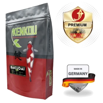 Kenkou Bakudai Koi-Futterverpackung mit einem roten und grauen Design, einem Bild eines Koi-Fisches und Abzeichen mit den Aufschriften "Premium" und "Hergestellt in Deutschland."