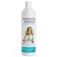 Eine Flasche GREEN HERO Haustierpflege Shampoo mit einem Hund und einer Katze vor einem Hintergrund aus Blasen, beschriftet mit "Nature Knows Best."