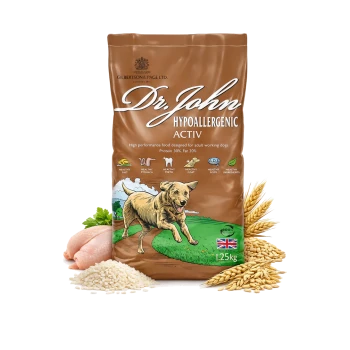 Braune Tüte Dr. John Hypoallergenic Activ Hundefutter, mit einer Illustration eines rennenden Hundes, mit 30% Protein und 20% Fett.