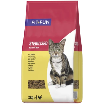 Sac de nourriture Fit+Fun pour chat stérilisé avec volaille, 2 kg, avec un chat tigré sur l'emballage.