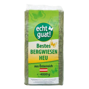 Ein Paket Heu, beschriftet mit "echt guat! Bestes Bergwiesen Heu aus Österreich", wiegt 4000g und zeigt grüne und gelbe Farben mit Schmetterlingen.