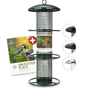 Grüner Vogelfutterspender mit einem Netzdesign, mit einer Werbekarte, die "FUTTERSPENDER FÜR ERDNÜSSE" und Bilder von Vögeln zeigt.