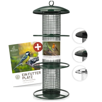 Grüner Vogelfutterspender mit einem Netzdesign, mit einer Werbekarte, die "FUTTERSPENDER FÜR ERDNÜSSE" und Bilder von Vögeln zeigt.
