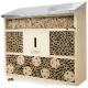 Holz-Insektenhotel mit Bambusröhren-Nistplätzen, Holzspäne-Fach oben unter Metalldach, 'wildlife home'-Logo, kleine Biene.
