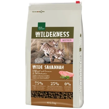 WILDERNESS Wide Savannah Kitten Geflügel, Lamm & Wildschwein 2,5 kg Tüte mit Real Nature Wilderness Kittenfutter, "Wide Savannah", mit zwei verspielten Kätzchen. Enthält 75% Geflügel, 25% Früchte/Gemüse, 0% Getreide.