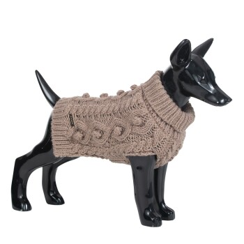 Ein schwarzes Hundemanikin trägt einen gemütlichen, gestrickten beigen Pullover mit einem strukturierten Muster und einem hohen Kragen.