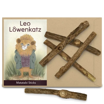 Ein Paket Matatabi-Stäbchen mit einem Cartoon-Löwencharakter namens Leo Löwenkatz auf dem Etikett, mit mehreren Holzstäbchen, die oben angeordnet sind.