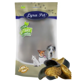 Lyra Pet Leckerli-Tüte mit der Aufschrift 'Lyra Pet' und 'Lyra Nature Power', zeigt drei Hunde und im Vordergrund getrocknete, gespaltete Kaustücke.