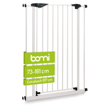 Weißes Haustiersicherheitsgitter mit vertikalen Stäben, schwarzem Verriegelungsmechanismus und grünem Text: "bomi," Abmessungen "73-161 cm," "Extrahoch 107 cm."