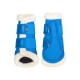 Blaue Pferdeboots mit weichem weißen Fleece-Futter und verstellbaren Riemen, entworfen für Komfort und Schutz.