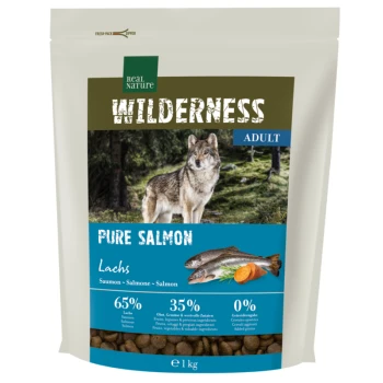 Sac de nourriture pour chien présentant un loup dans une forêt, étiqueté 'Wilderness Adult Pure Salmon,' avec 65% de saumon, 35% de fruits et légumes, et 0% de céréales.