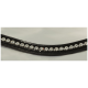 Schwarzes Haustierhalsband, verziert mit funkelnden Strasssteinen am Rand, das ein stilvolles und elegantes Design zeigt.