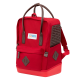 Roter Haustiertrage-Rucksack mit braunen Akzenten, mit einem Kurgo-Logo, seitlicher Belüftung und verstellbaren Riemen.