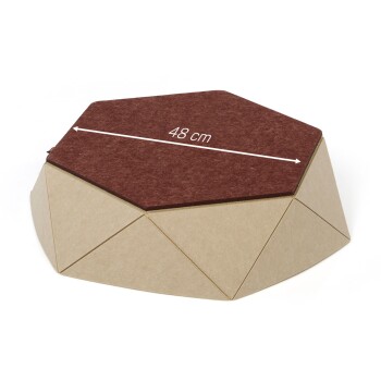 Sechseckiges Haustierbett mit einer braunen Filzoberfläche, 48 cm im Durchmesser, mit einem stabilen Kartonboden.