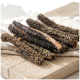 Nahaufnahme des Gesichts eines Hundes mit einem Kauspielzeug, das "Natur pur" zeigt und Informationen über luftgetrocknete, zusatzstofffreie Produkte und Unterstützung der Zahngesundheit enthält.