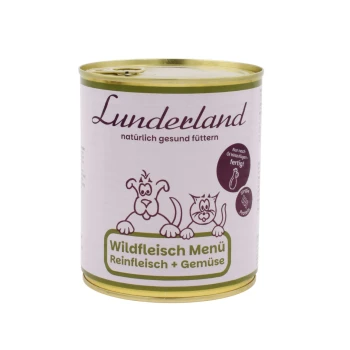 Dosen-Hundefutter mit der Aufschrift 'boos Wildfleisch Menü', mit einem weißen Hintergrund und grünen sowie lila Text, der anzeigt, dass es sich um ein Ergänzungsfutter handelt.