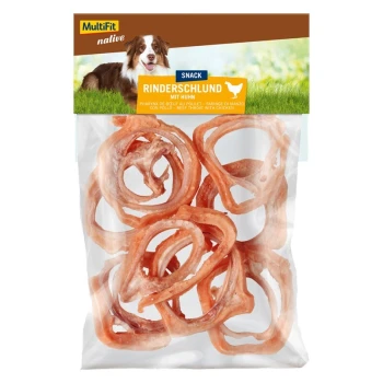 native Rinderschlund Huhn 8x50 g Klare Plastiktüte mit runden Rinderschlund-Snacks für Hunde, beschriftet mit "MultiFit Snack Rinderschlund mit Huhn," mit einem Hundebild.