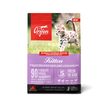 Sac de nourriture pour chat Orijen Kitten avec un chaton joueur sur l'herbe, mettant en avant '90% d'ingrédients animaux de qualité' et 'frais ou cru.'