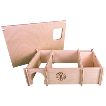 Holz-Haustierhaus-Kit mit abnehmbarem Dach, mit Fächern und einem runden Eingang, mit einem Hasenlogo versehen.
