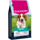 Karma dla dorosłych psów Eukanuba dla psów poniżej 25 kg, bogata w łososia i jęczmień, 12 kg, z korzyściami dla zdrowia zębów.