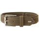 Braunes Hundehalsband mit weißen Nähten, mit einer silbernen Schnalle und einem kleinen 'HUNTER'-Logo-Anhänger.