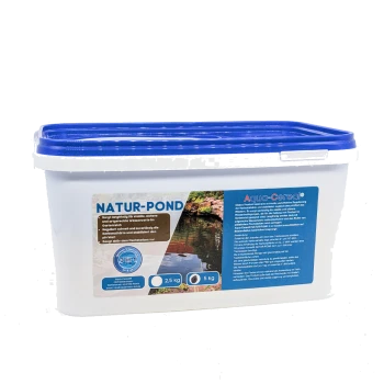 Behälter mit NATUR-POND Teichbehandlung, 2,5 kg, mit einem blauen Deckel; fördert stabile Wasserbedingungen und die Gesundheit der Fische.