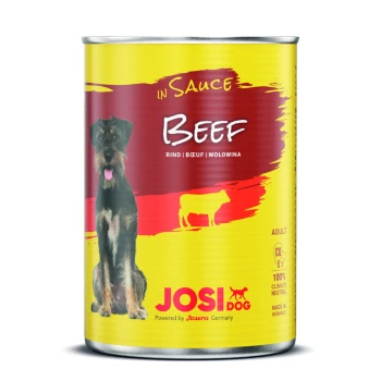 Dosen-Hundefutter mit der Aufschrift 'Rindfleisch in Sauce' mit einem Bild eines Hundes, mit leuchtend gelber und roter Verpackung und 'JOSI DOG'-Markierung.