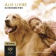 Ein fröhlicher Golden Retriever mit einem Kind in einem gemütlichen Pullover; der Text lautet "AUS LIEBE ZU DEINEM TIER" und "HERGESTELLT IN DEUTSCHLAND."