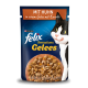 Verpackung für Katzenfutter mit Felix Sensations in Gelee mit Huhn und Karotten, illustriert mit einer lächelnden schwarz-weißen Katze.