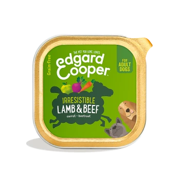 Edgard Cooper grain-free lamb and beef dog food with carrot and beetroot for adult dogs in a green and gold container.