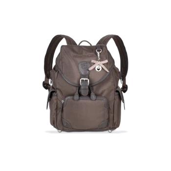 Brauner Haustiertrage-Rucksack mit verstellbaren Riemen, ausgestattet mit einer dekorativen Schleife und Charm, beschriftet mit "WILD HAZEL."