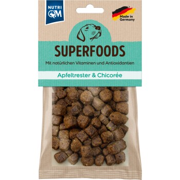 Hundeleckerlis mit der Aufschrift 'SUPERFOODS' mit natürlichen Vitaminen und Antioxidantien, mit Apfeltrester und Chicorée, in einem wiederverschließbaren Beutel.