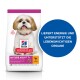 Hundefutterbeutel mit einem Shih Tzu, beschriftet mit "Hill's Science Plan Mature Adult 7+", mit dem Hinweis, dass es Energie und lebenswichtige Organe unterstützt.