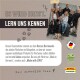 Eine Gruppe in einem Online-Haustiergeschäft mit zwei Hunden. Text: "ES WIRD ERNST. LERN UNS KENNEN" hebt nachhaltige Haustierprodukte aus Dortmund, Deutschland, hervor.