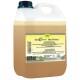 Eine 2500 ml Flasche EquiGreen Heu Protect, ein pflanzenbasiertes Heupflegespray mit gelbem Etikett und Anwendungshinweisen.