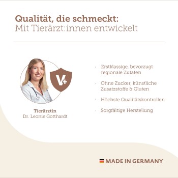 Deutsche Heimtiernahrungsanzeige: Überschrift „Qualität, die schmeckt“, Porträt eines Tierarztes mit V+-Schild, Aufzählungspunkte zu regionalen Zutaten; kein Zucker/Zusatzstoffe/Gluten; „Made in Germany“.