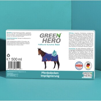 Etikett für Green Hero Pferedecken Imprägnierung, mit einem Pferd in einer blauen Decke, mit Anwendungshinweisen und Zutaten auf Deutsch.