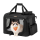 Schwarze Haustiertrage mit Netzpaneelen, mit einem Hund, der teilweise aus der vorderen Öffnung herauskommt.