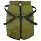 Olivgrüne Hundejacke mit einem Reißverschluss vorne und verstellbaren Riemen für einen sicheren Sitz, entworfen für Wärme und Komfort.