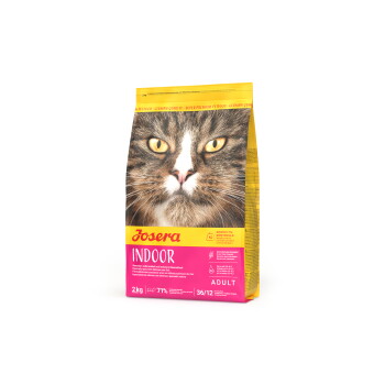 Beutel Josera Indoor Katzenfutter für ausgewachsene Katzen, gelbe und rosa Verpackung mit großem Katzenkopf, sichtbare Aufschriften 'Josera', 'INDOOR', 'ADULT', '2 kg'