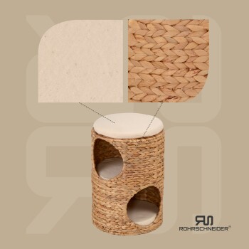 Ein gewebtes Haustiermöbelstück mit zwei Öffnungen, das ein weiches, cremefarbenes Kissen oben und ein Design aus Naturfasern hat.